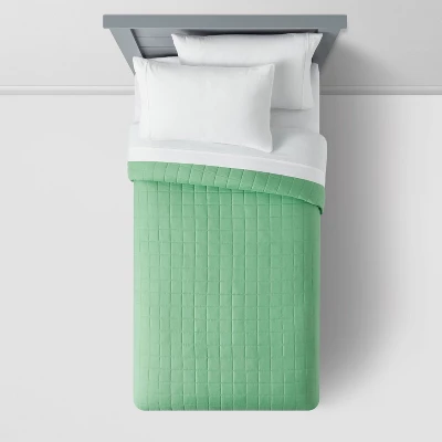 Microfiber Kids' Quilt Light Green - Pillowfort™ 2 Microfiber Kids' Quilt Light Green - Pillowfort™ - Image 2